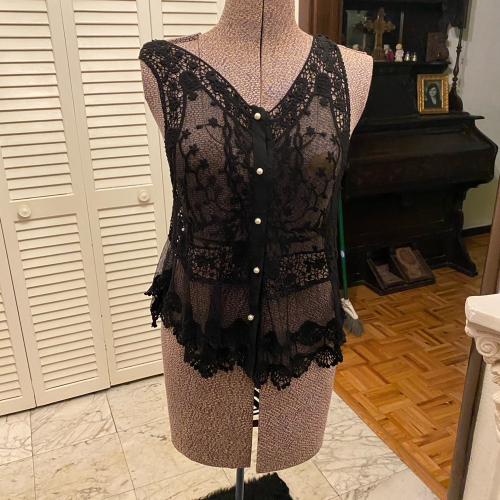 Venus lace top
